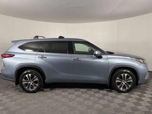 Used 2020 Toyota Highlander XLE AWD/4WD image 31