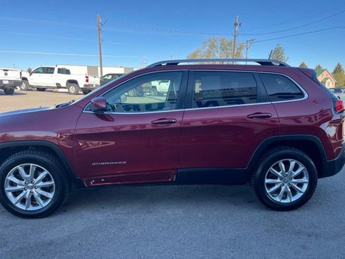 Used 2016 Jeep Cherokee Limited w/ Luxury Group AWD/4WD image 10