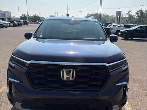 Used 2025 Honda Pilot EX-L image 2