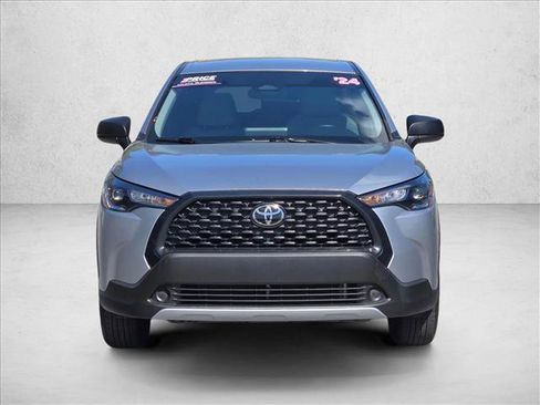 Used 2024 Toyota Corolla Cross L image 2