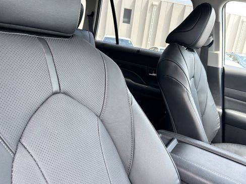 Used 2024 Toyota Grand Highlander AWD image 14