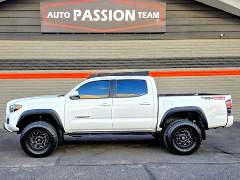 Used 2021 Toyota Tacoma TRD Off-Road w/ Technology Package image 2