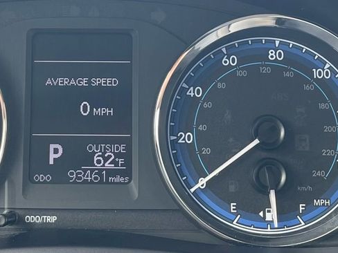 Used 2019 Toyota Corolla LE image 23