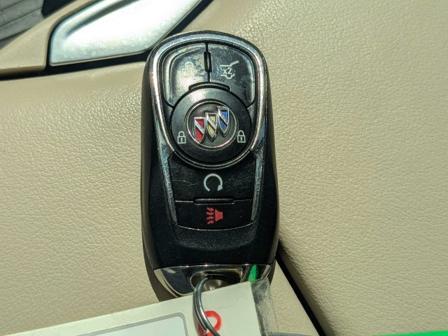 Used 2020 Buick Envision Essence FWD image 32