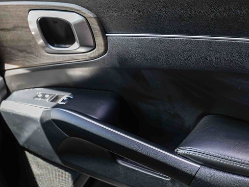 Certified 2023 Kia Sorento S w/ Panoramic Sunroof Package AWD/4WD image 15