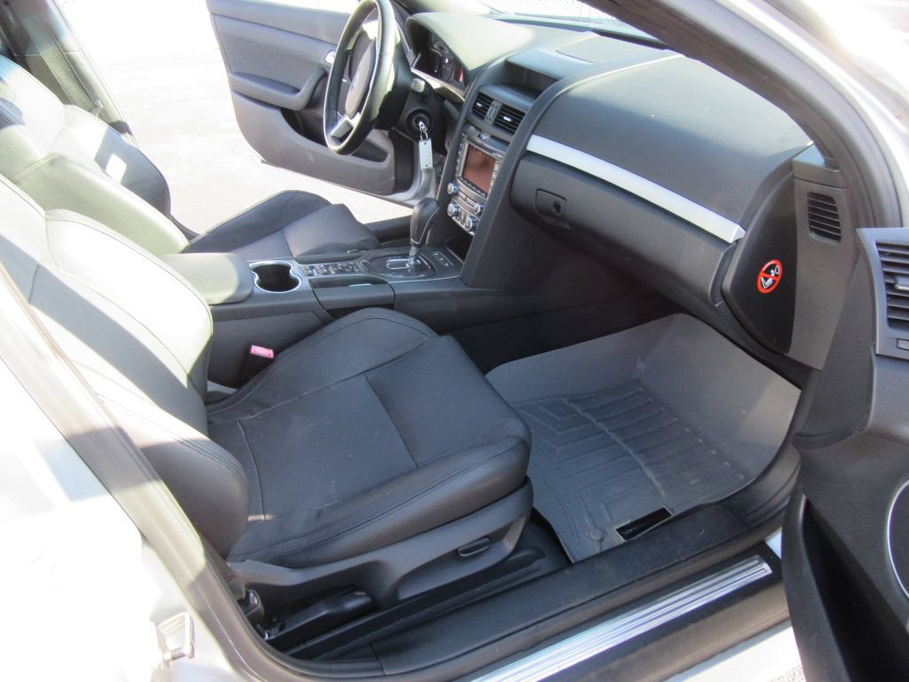 Used 2009 Pontiac G8 w/ Premium Package RWD image 16