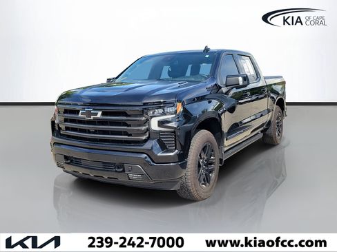 Used 2025 Chevrolet Silverado 1500 High Country w/ Midnight Edition AWD/4WD image 3