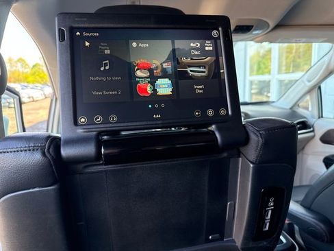 Used 2019 Chrysler Pacifica Touring-L Plus w/ Advanced Safetytec Group FWD image 22