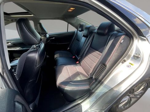 Used 2017 Toyota Camry SE w/ Moonroof Package FWD image 22
