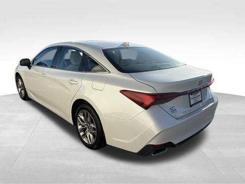 Used 2021 Toyota Avalon XLE image 11
