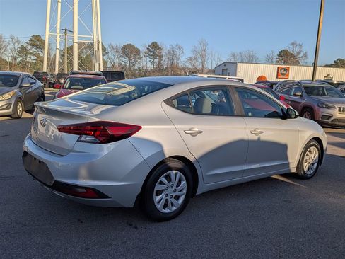 Used 2020 Hyundai Elantra SE image 5