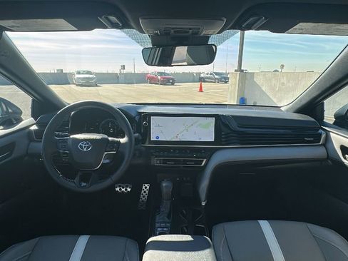 Used 2025 Toyota Camry Hybrid image 22