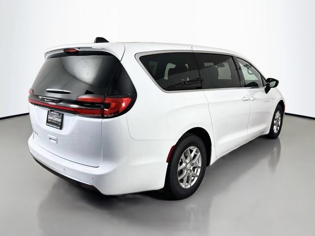 New 2027 Chrysler Pacifica Select FWD image 7