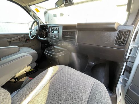 Used 2025 Chevrolet Express 3500 LT w/ LT Preferred Equipment Group RWD image 19