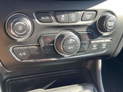 Used 2021 Jeep Cherokee Latitude Lux 80th Anniv w/ Quick Order Package 26U 80TH FWD image 18