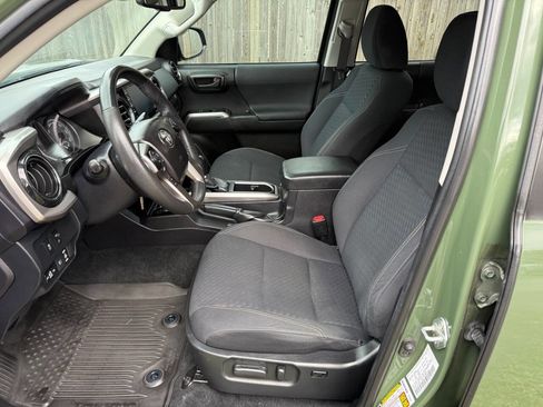 Used 2021 Toyota Tacoma SR5 w/ Trail Edition image 9