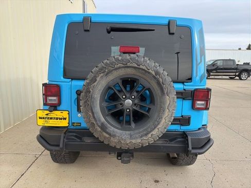 Used 2017 Jeep Wrangler Sahara image 7