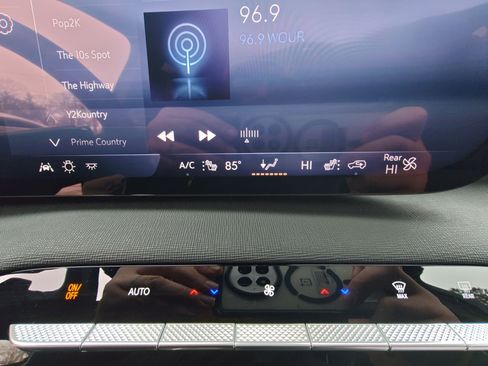 Certified 2025 Buick Enclave Preferred image 24