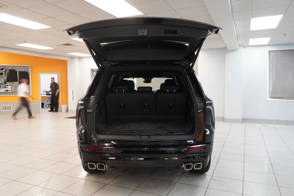 New 2026 Chevrolet Traverse RS w/ LPO, Floor Liner Package AWD/4WD image 9