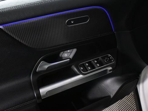 Used 2022 Mercedes-Benz GLB 250 image 7