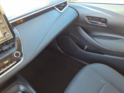 Used 2022 Toyota Corolla LE image 25