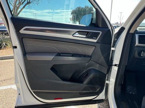 Used 2022 Volkswagen Atlas SEL Premium image 19