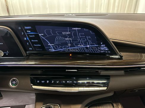 Used 2021 Cadillac Escalade Premium Luxury AWD/4WD image 7