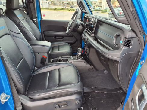 Used 2024 Jeep Wrangler Unlimited Rubicon 4xe AWD/4WD image 13