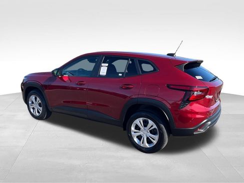Used 2025 Chevrolet Trax LS FWD image 3