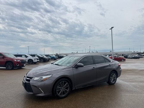 Used 2017 Toyota Camry SE FWD image 10