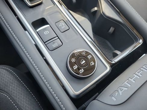 New 2026 Nissan Pathfinder SV AWD/4WD image 31