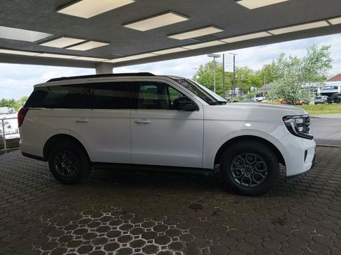 Used 2025 Ford Expedition Active AWD/4WD image 5