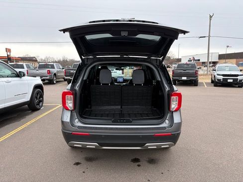 Used 2021 Ford Explorer XLT w/ Equipment Group 202A image 6