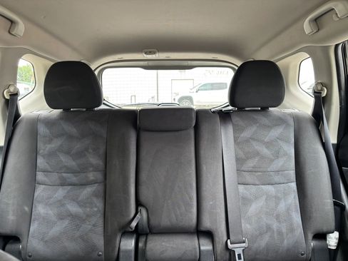 Used 2015 Nissan Rogue S image 19