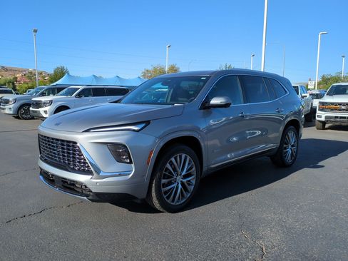 Used 2025 Buick Enclave Avenir w/ Super Cruise Package AWD/4WD image 7