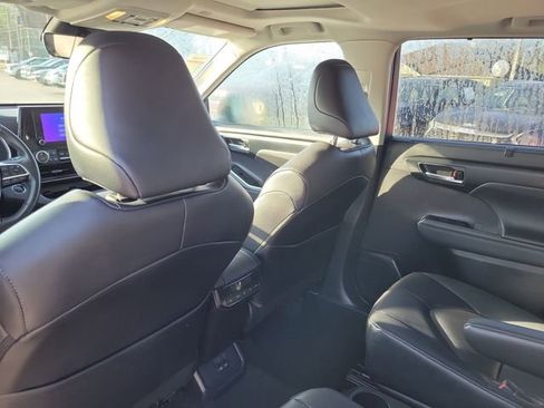 Used 2023 Toyota Highlander L image 30
