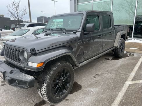 Used 2025 Jeep Gladiator Nighthawk image 3