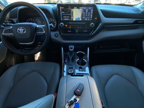 Used 2020 Toyota Highlander Limited image 25