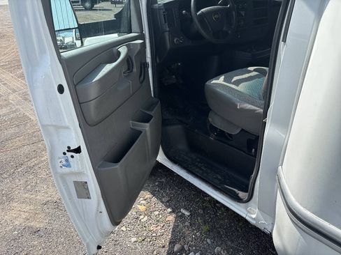 Used 2014 Chevrolet Express 3500 Extended RWD image 12