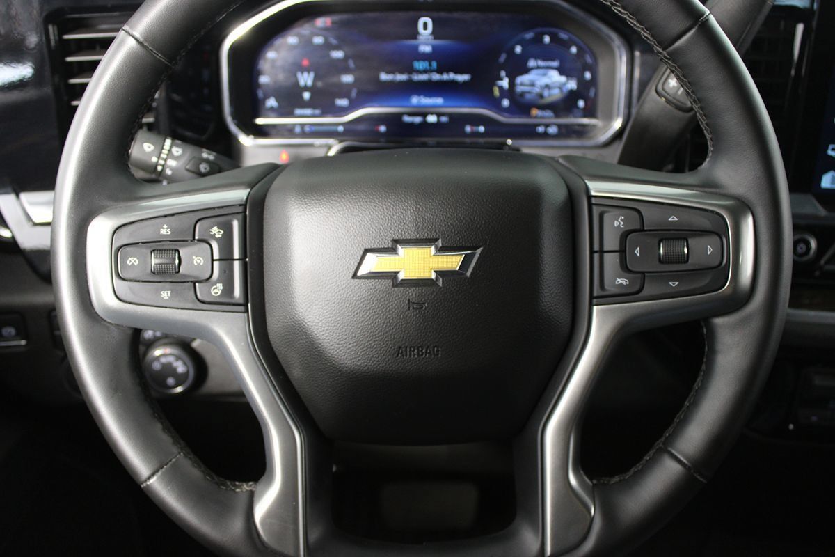 Used 2025 Chevrolet Silverado 1500 LT AWD/4WD image 8
