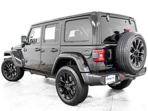 Used 2025 Jeep Wrangler Unlimited Sahara w/ Safety Group AWD/4WD image 5