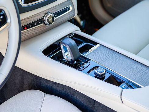 Used 2024 Volvo XC90 T8 Plus w/ Protection Package Premier image 22