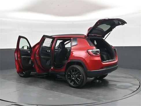 New 2026 Jeep Compass Latitude image 47