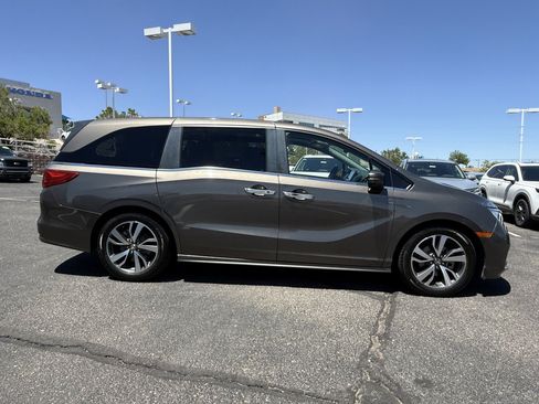 Used 2022 Honda Odyssey Touring image 4