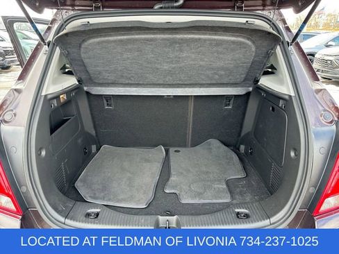 Used 2022 Chevrolet Trax LT w/ LT Convenience Package image 23