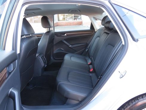 Used 2020 Volkswagen Passat 2.0T SEL image 20