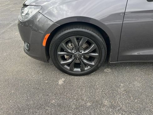 Used 2019 Chrysler Pacifica Touring Plus w/ S Appearance Package image 7