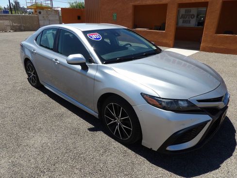 Used 2021 Toyota Camry SE FWD image 2