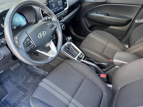 Used 2025 Hyundai Venue SEL FWD image 11