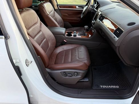 Used 2013 Volkswagen Touareg TDI AWD/4WD image 33
